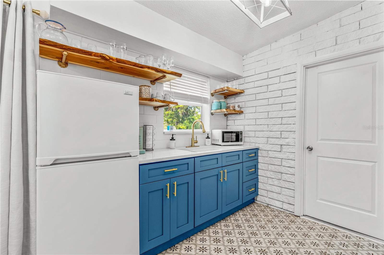 Image 20 of 36 For 2908 Peninsula Drive