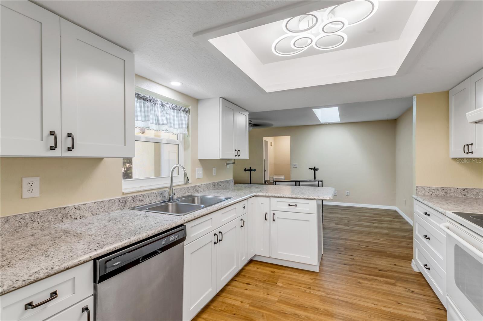 Image 3 of 47 For 704 Green Road
