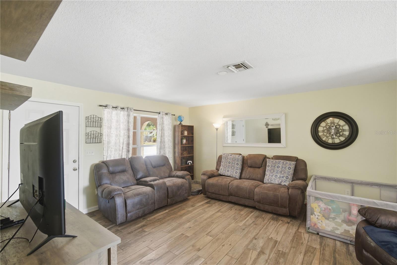 Image 17 of 30 For 2861 Oak Lea Drive