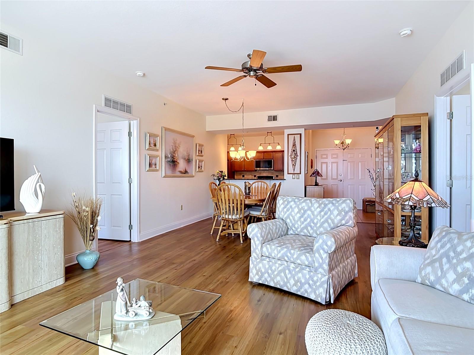 Image 11 of 73 For 2801 Ridgewood Avenue 1111