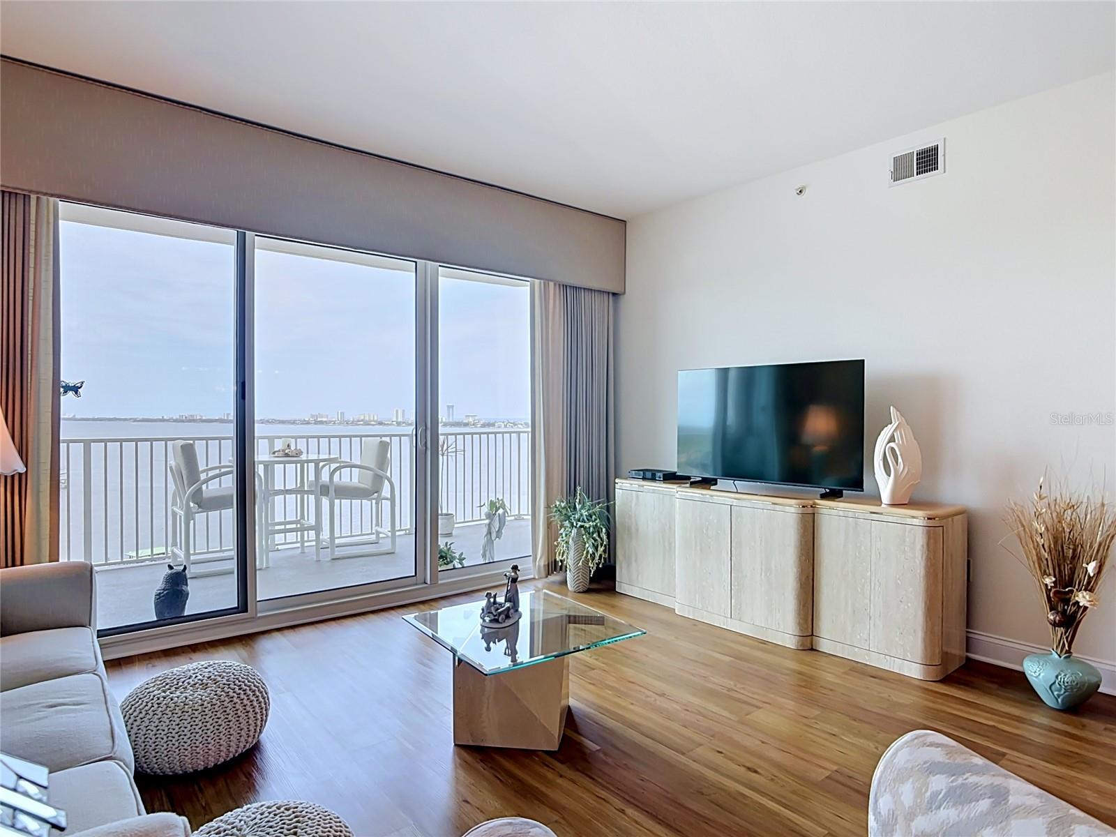 Image 13 of 73 For 2801 Ridgewood Avenue 1111
