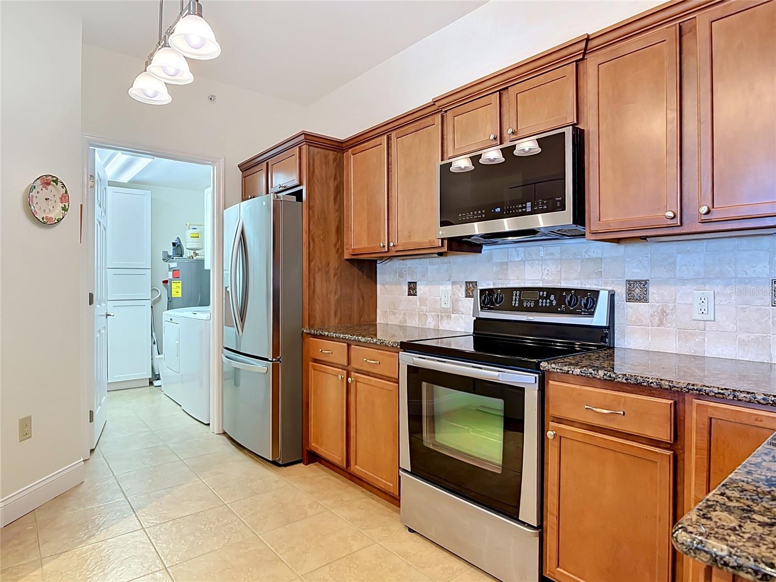 Image 14 of 73 For 2801 Ridgewood Avenue 1111