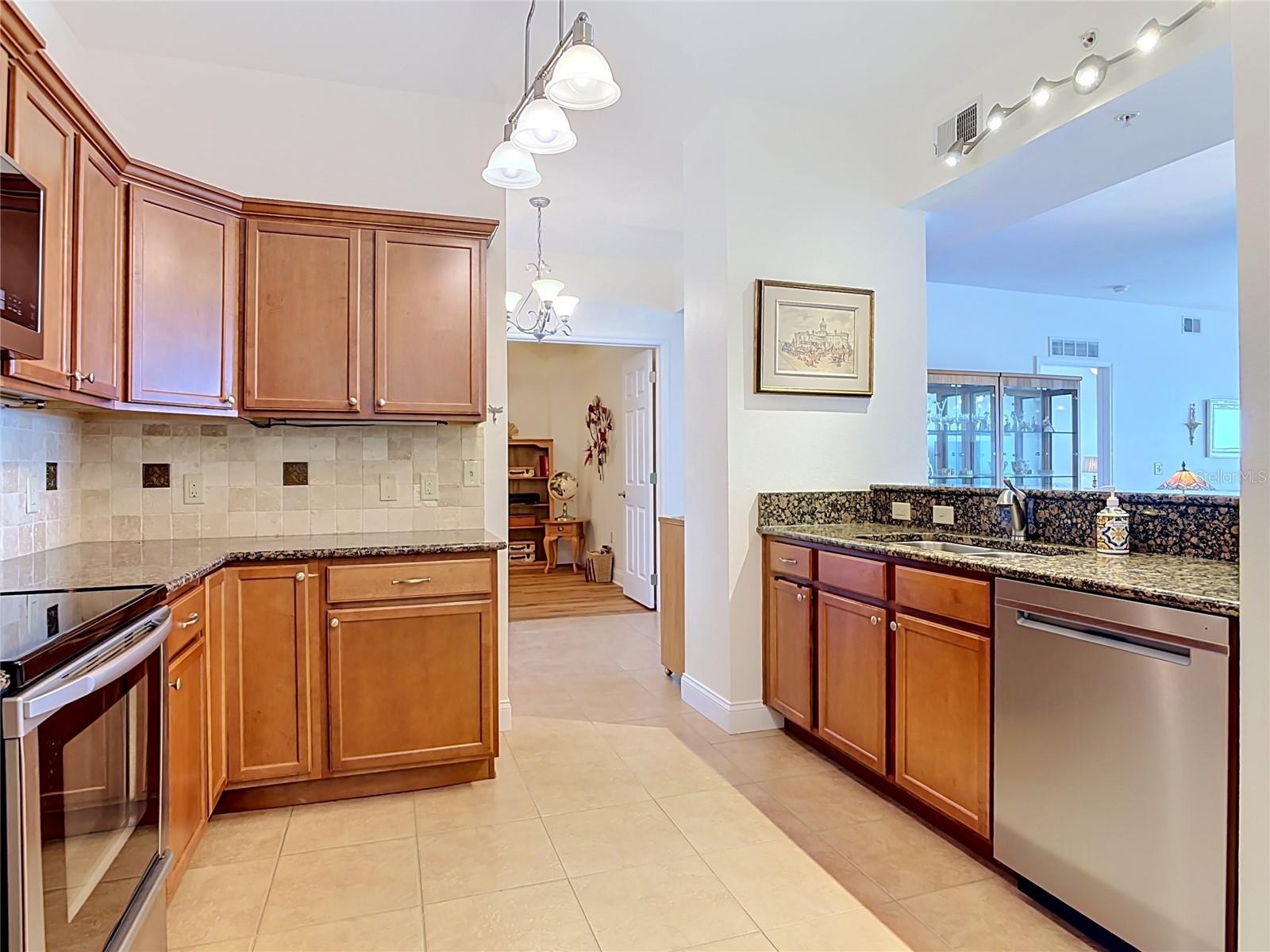 Image 15 of 73 For 2801 Ridgewood Avenue 1111