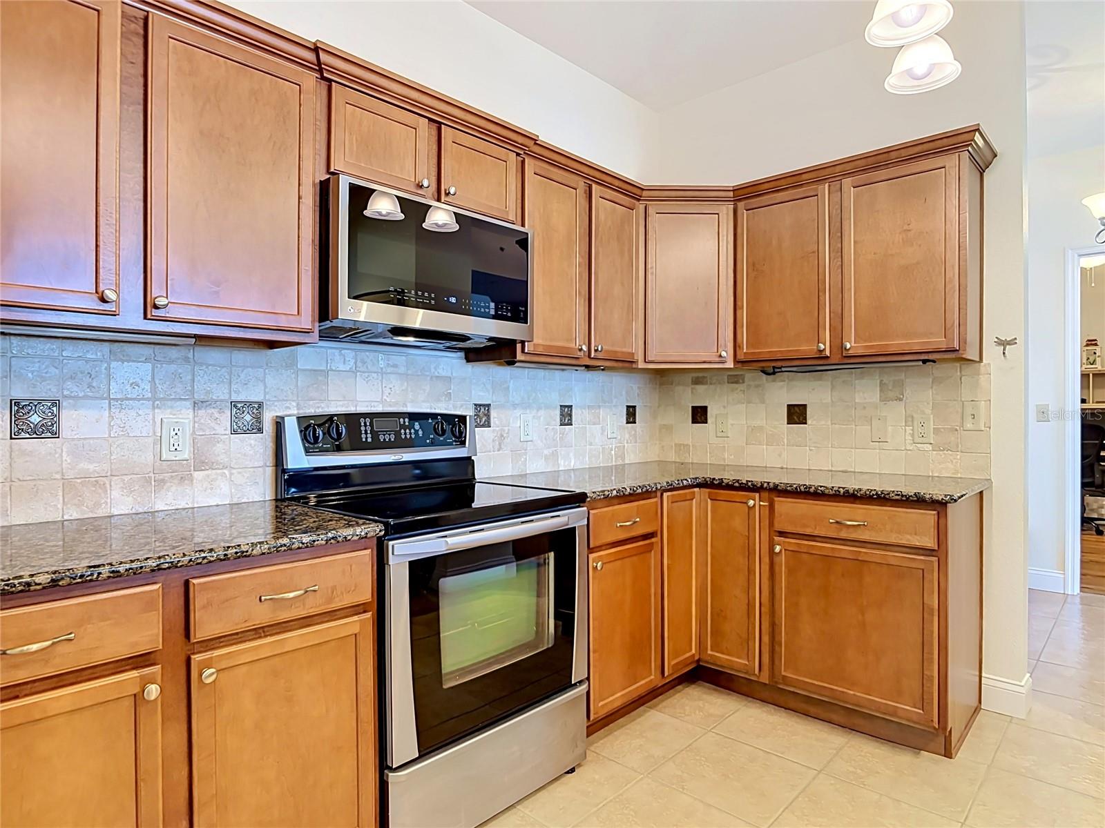 Image 17 of 73 For 2801 Ridgewood Avenue 1111
