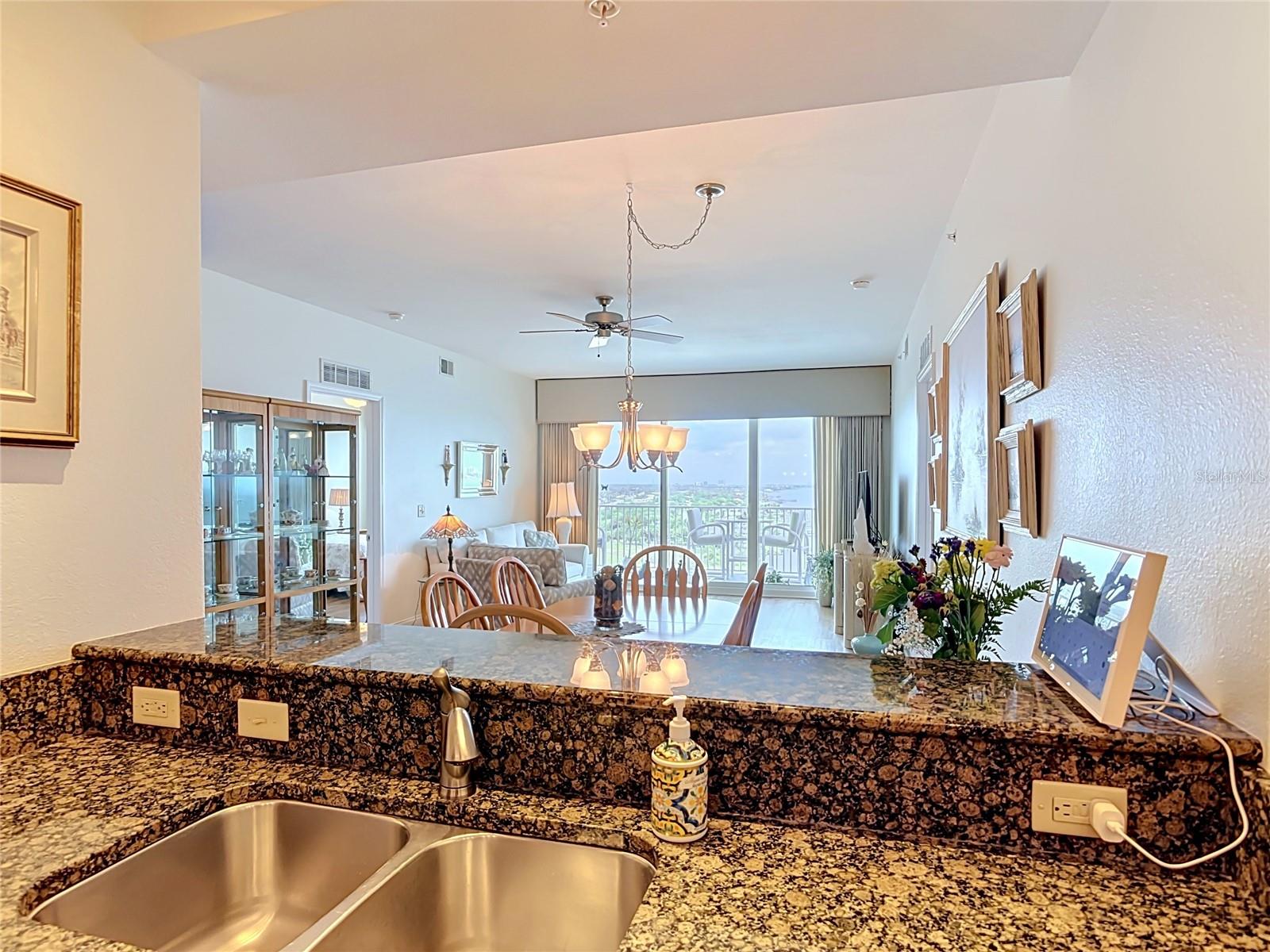 Image 19 of 73 For 2801 Ridgewood Avenue 1111