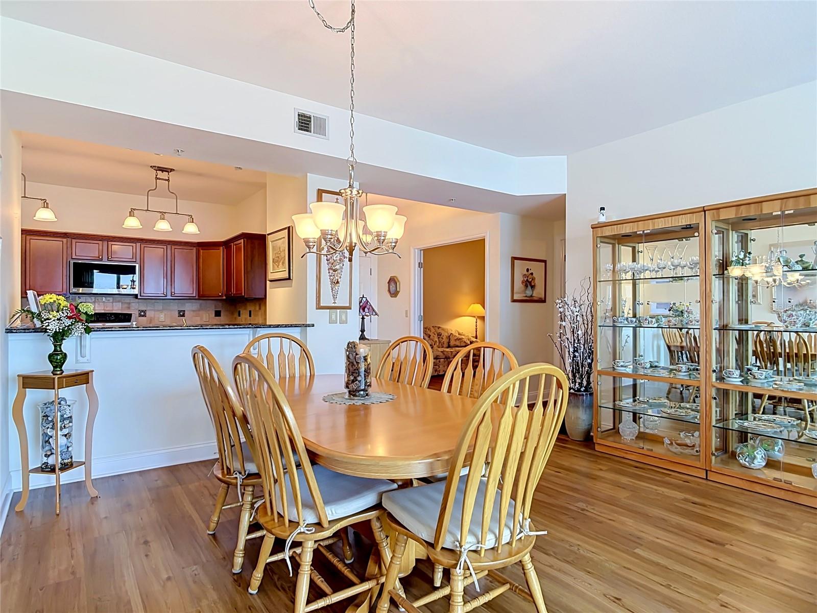Image 22 of 73 For 2801 Ridgewood Avenue 1111