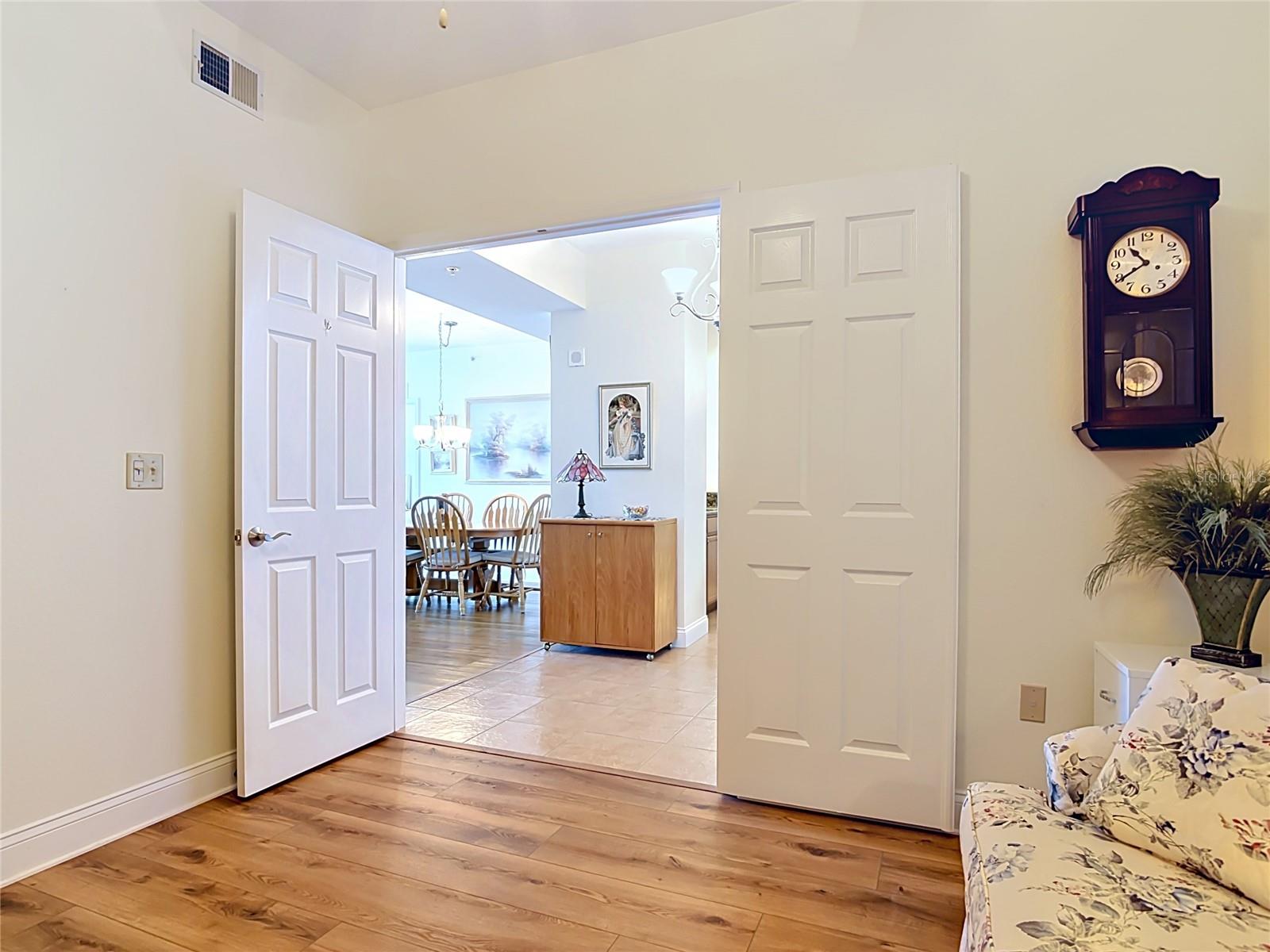 Image 26 of 73 For 2801 Ridgewood Avenue 1111