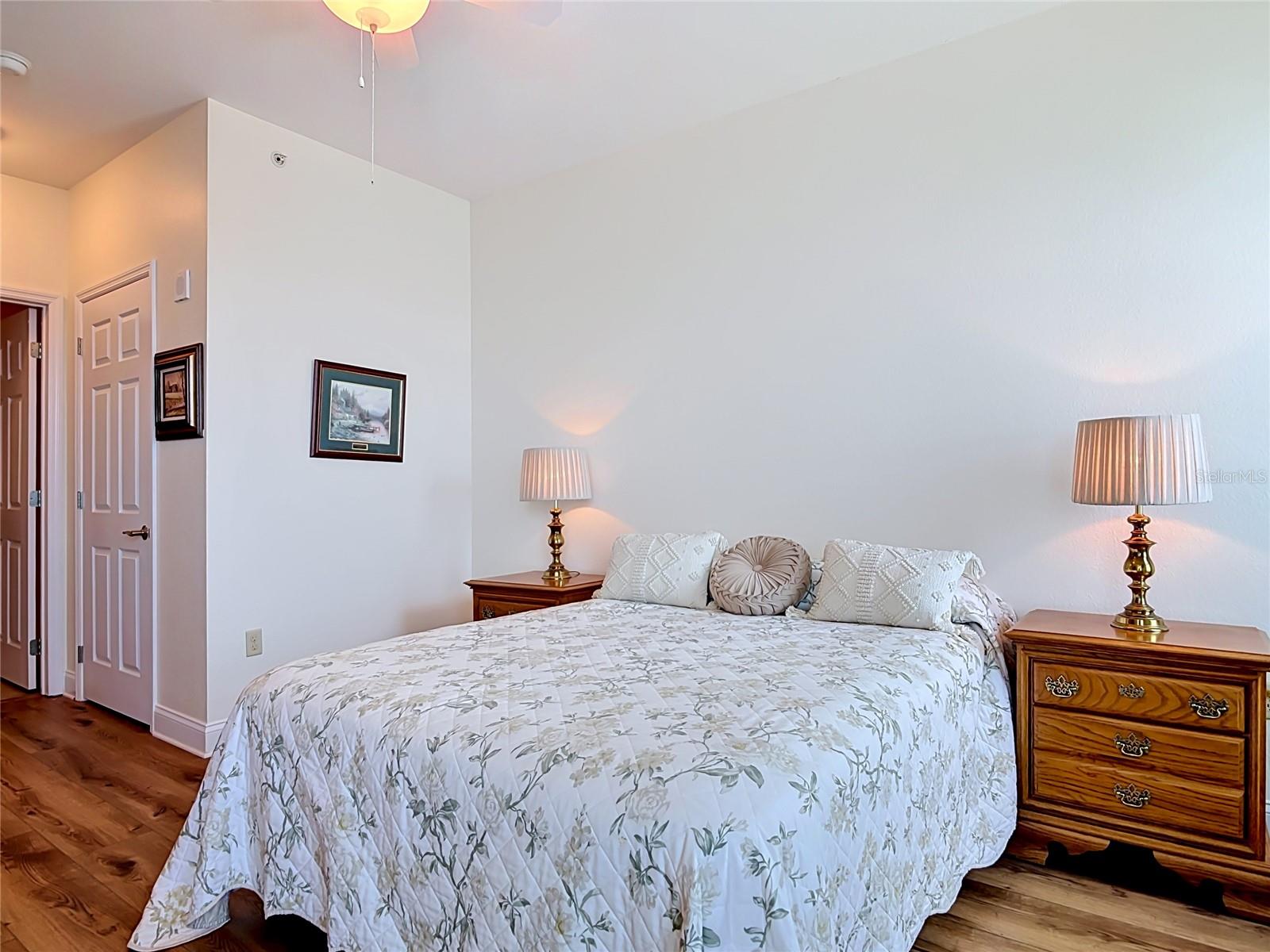 Image 30 of 73 For 2801 Ridgewood Avenue 1111