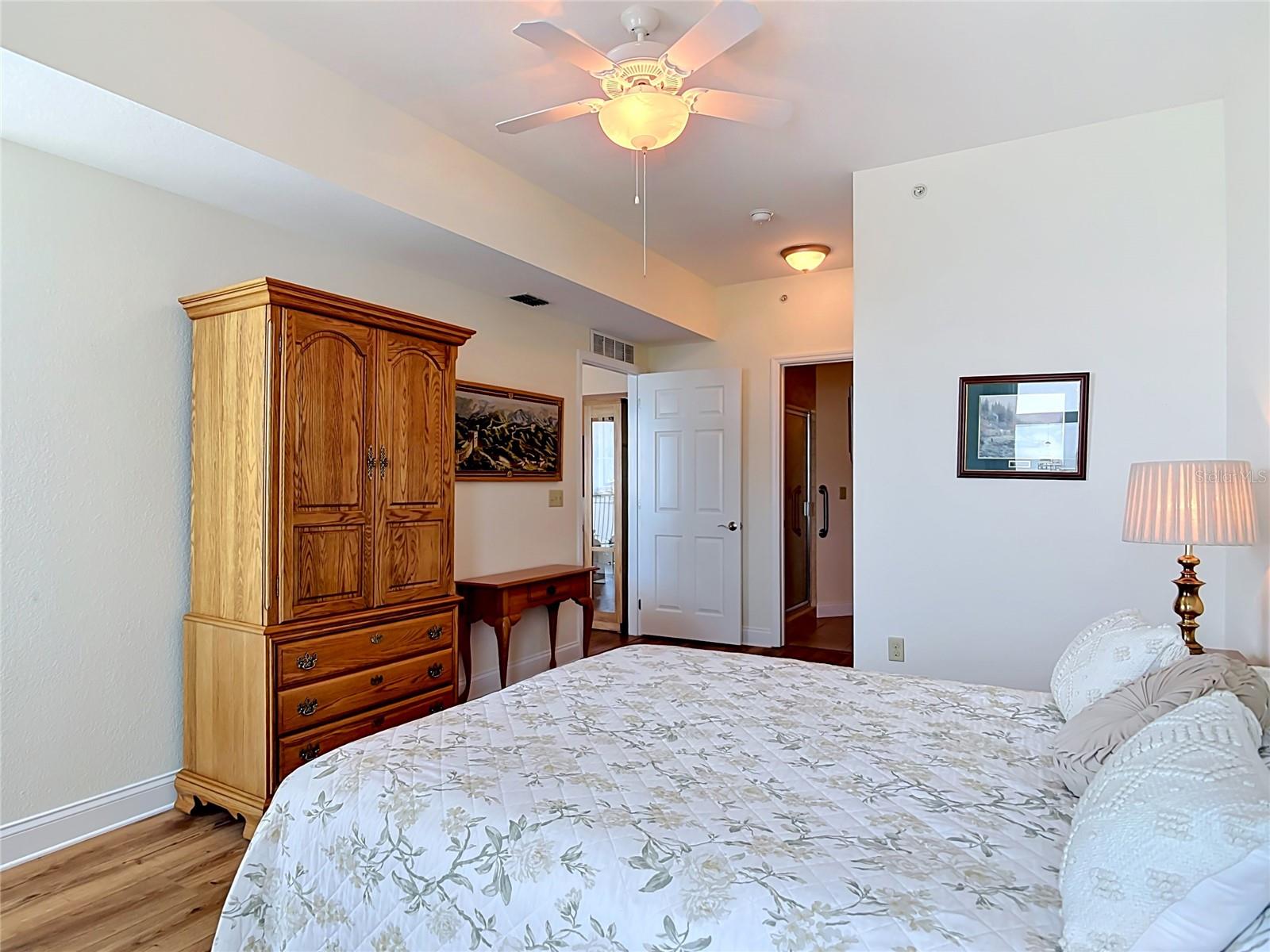 Image 31 of 73 For 2801 Ridgewood Avenue 1111