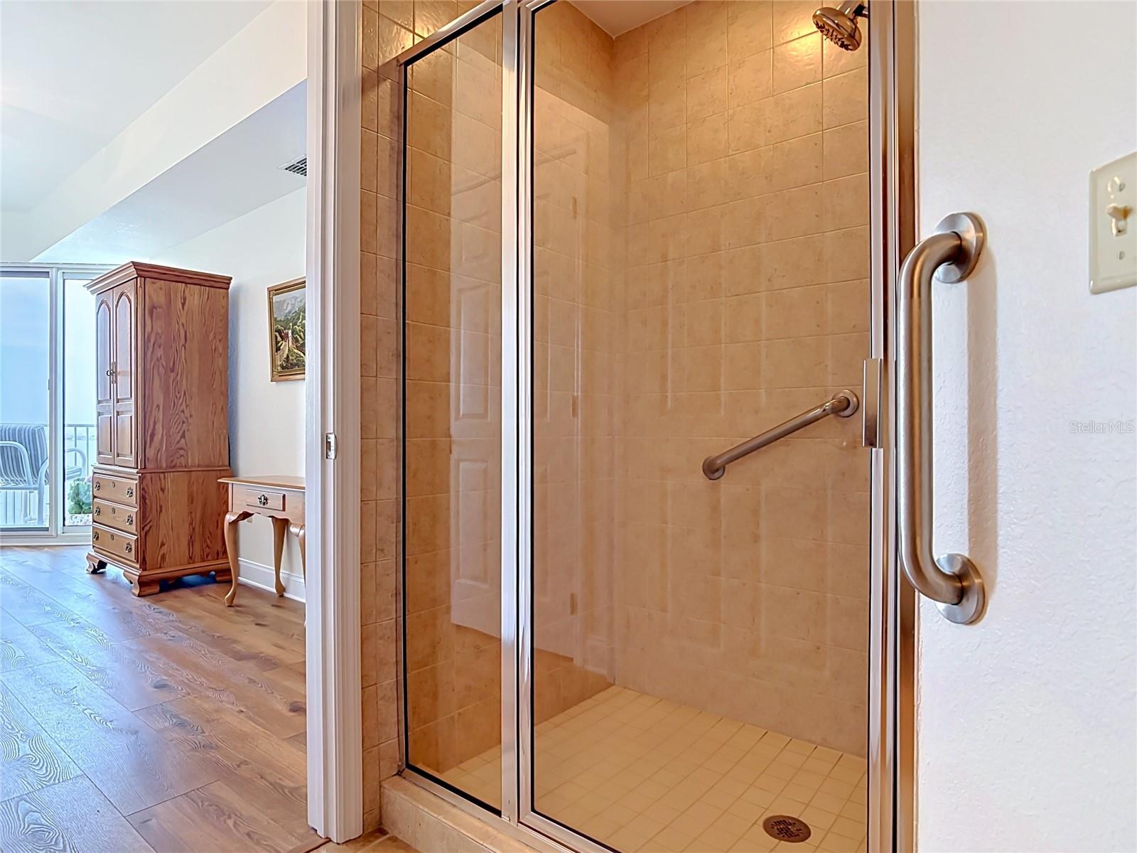 Image 32 of 73 For 2801 Ridgewood Avenue 1111