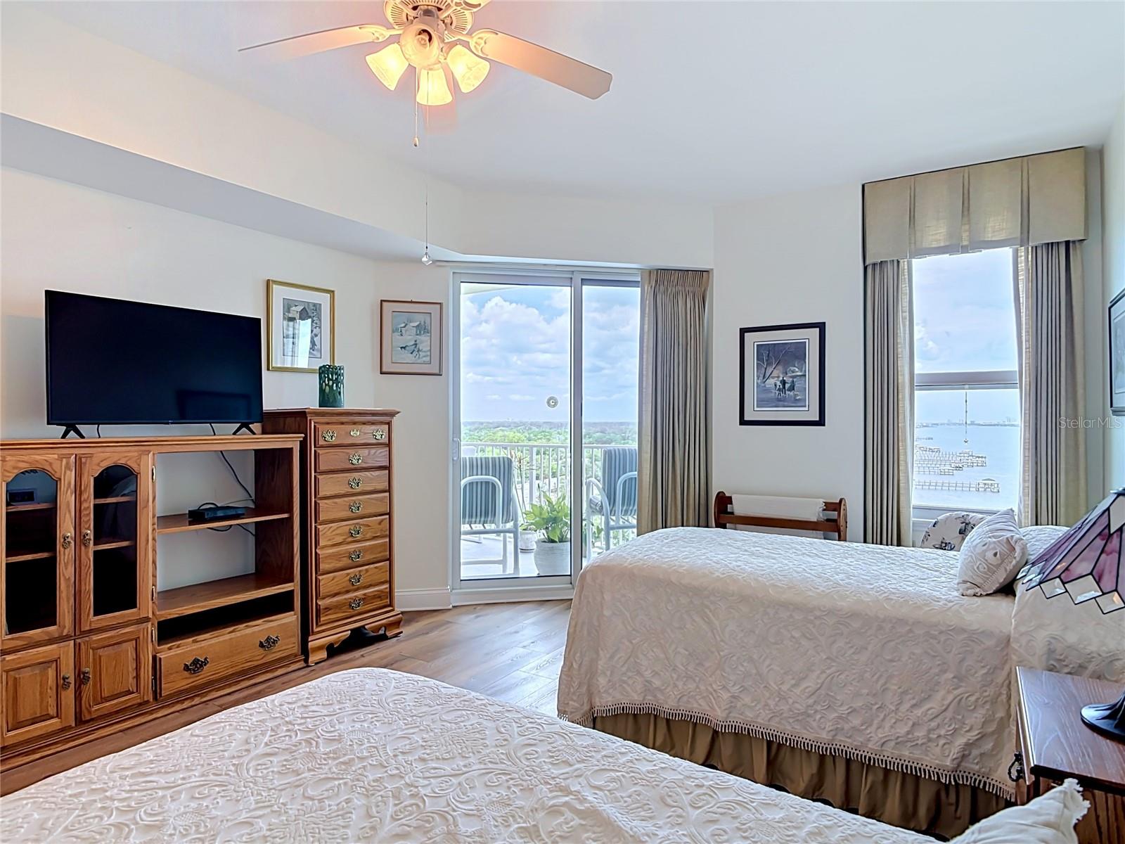 Image 34 of 73 For 2801 Ridgewood Avenue 1111