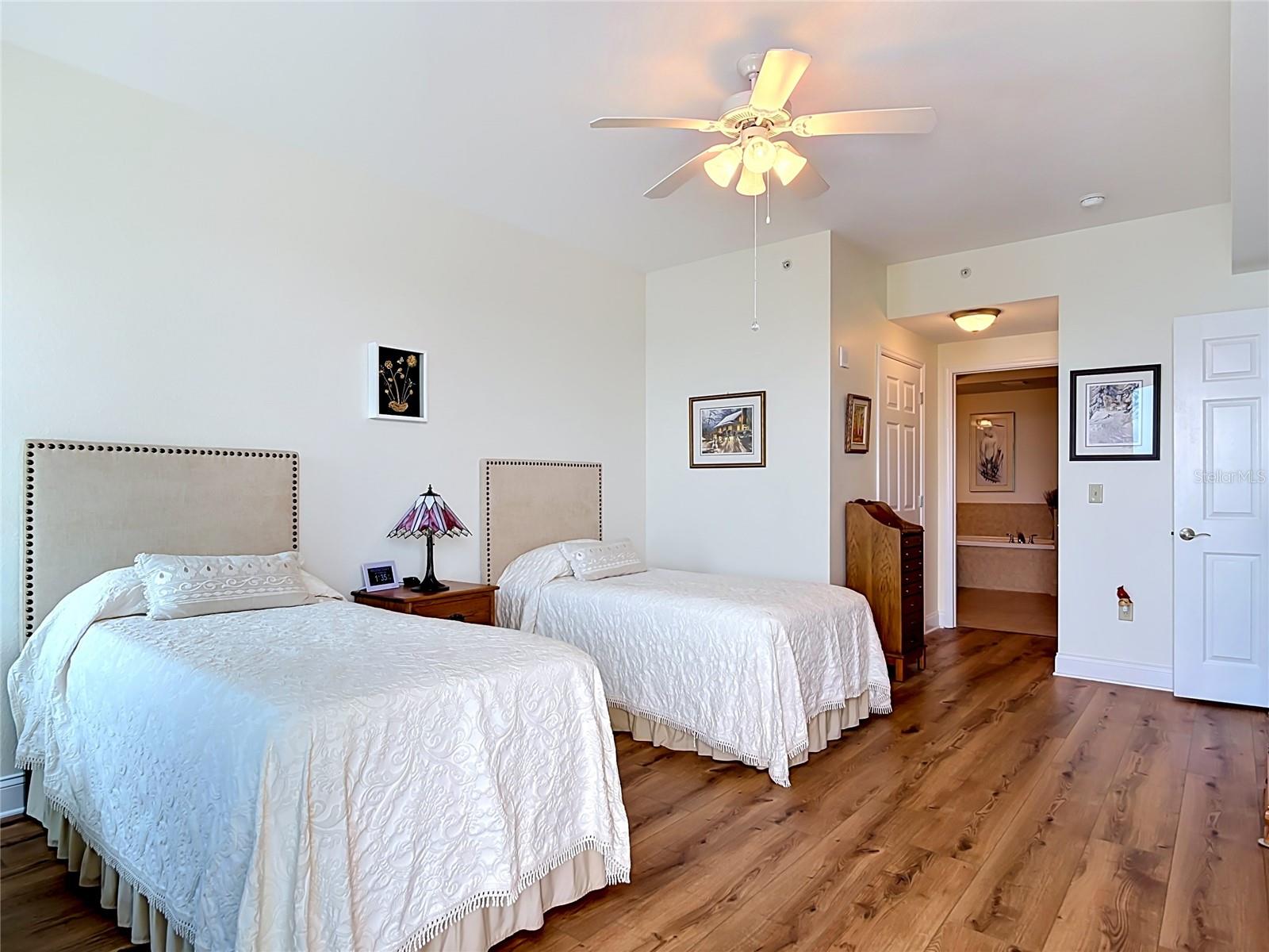 Image 36 of 73 For 2801 Ridgewood Avenue 1111