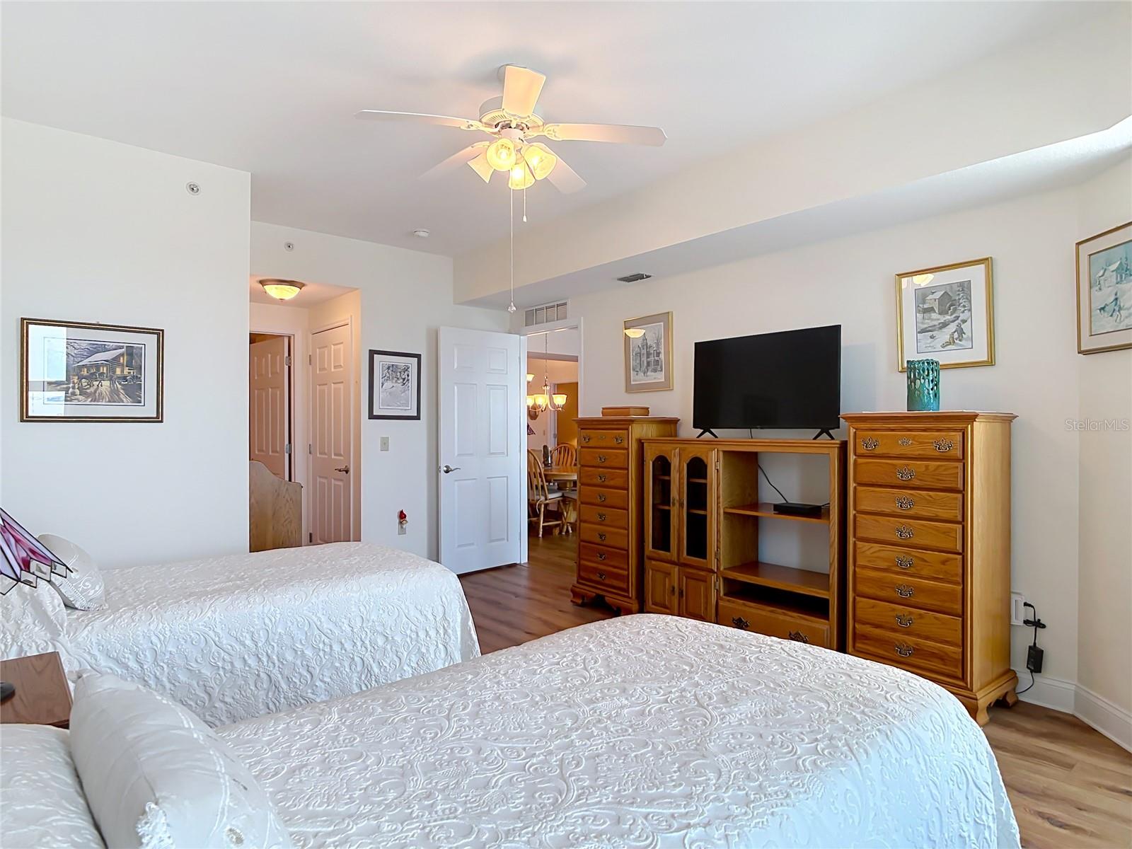 Image 37 of 73 For 2801 Ridgewood Avenue 1111