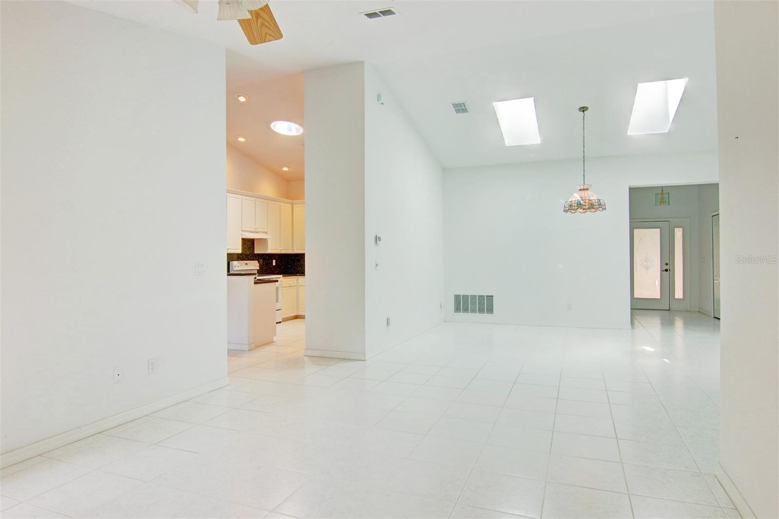 Image 7 of 36 For 1914 Sprucewood Way