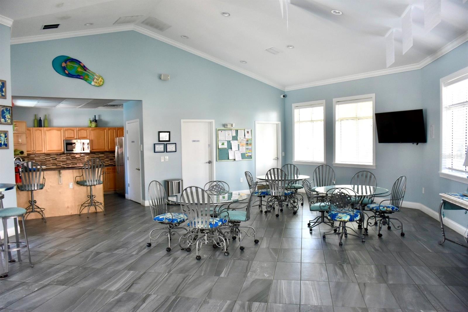 Image 33 of 38 For 5300 Atlantic Avenue 8-402