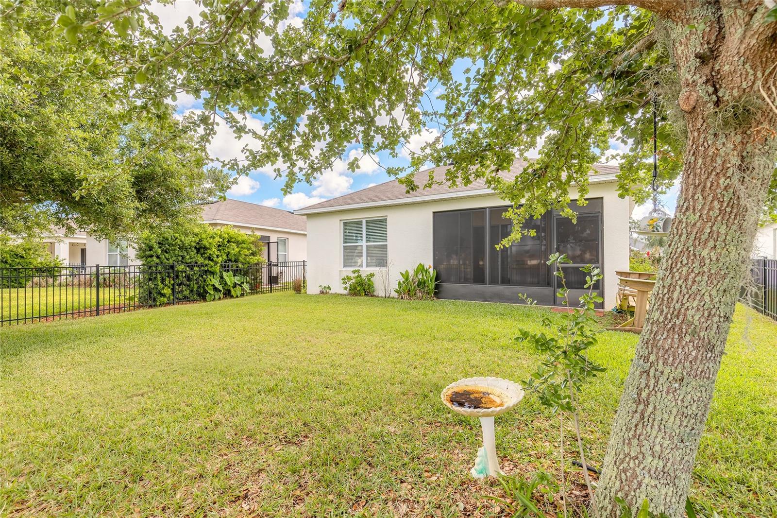 Image 30 of 35 For 554 Armoyan Way