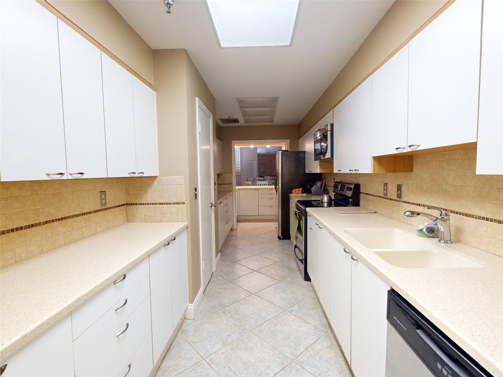 Image 44 of 57 For 3013 Atlantic Avenue 9040
