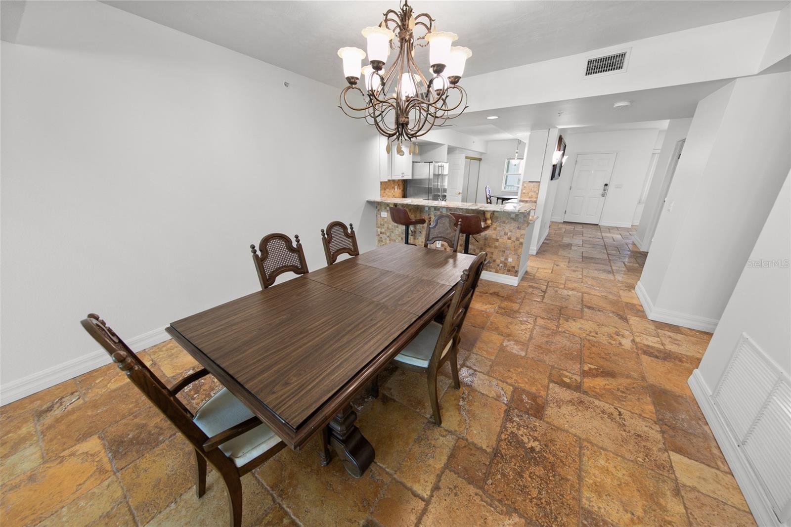 Image 14 of 54 For 4767 Atlantic Avenue 402