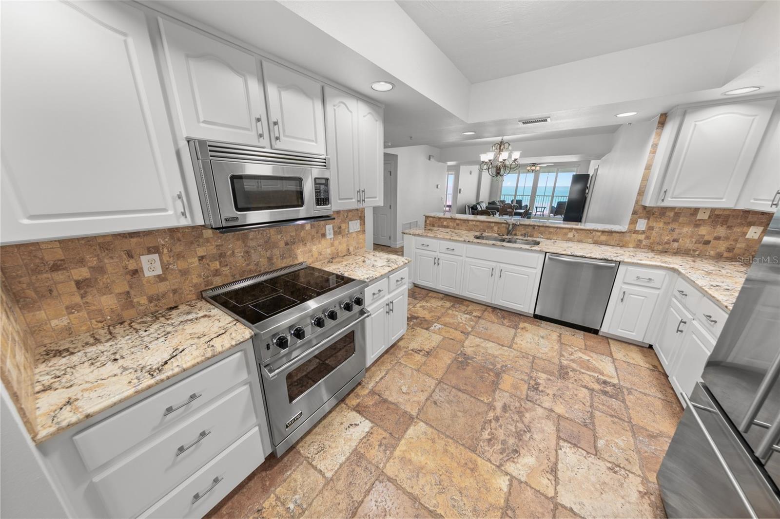 Image 17 of 54 For 4767 Atlantic Avenue 402