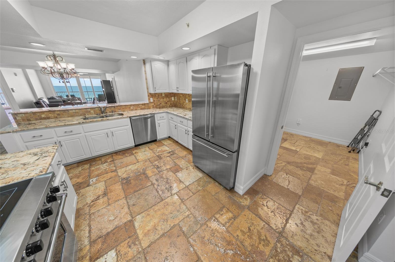 Image 18 of 54 For 4767 Atlantic Avenue 402