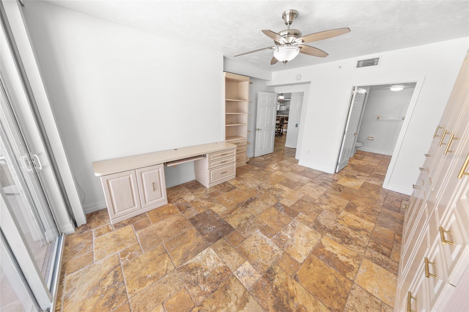 Image 36 of 54 For 4767 Atlantic Avenue 402