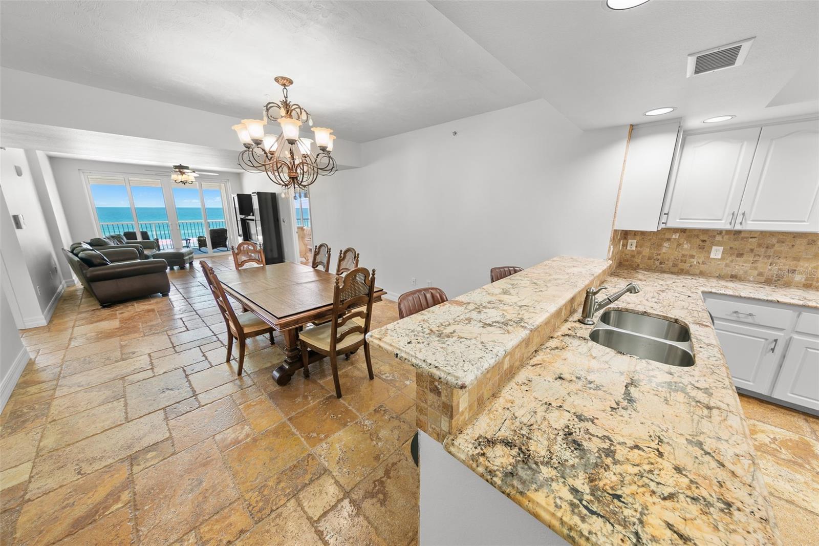 Image 5 of 54 For 4767 Atlantic Avenue 402