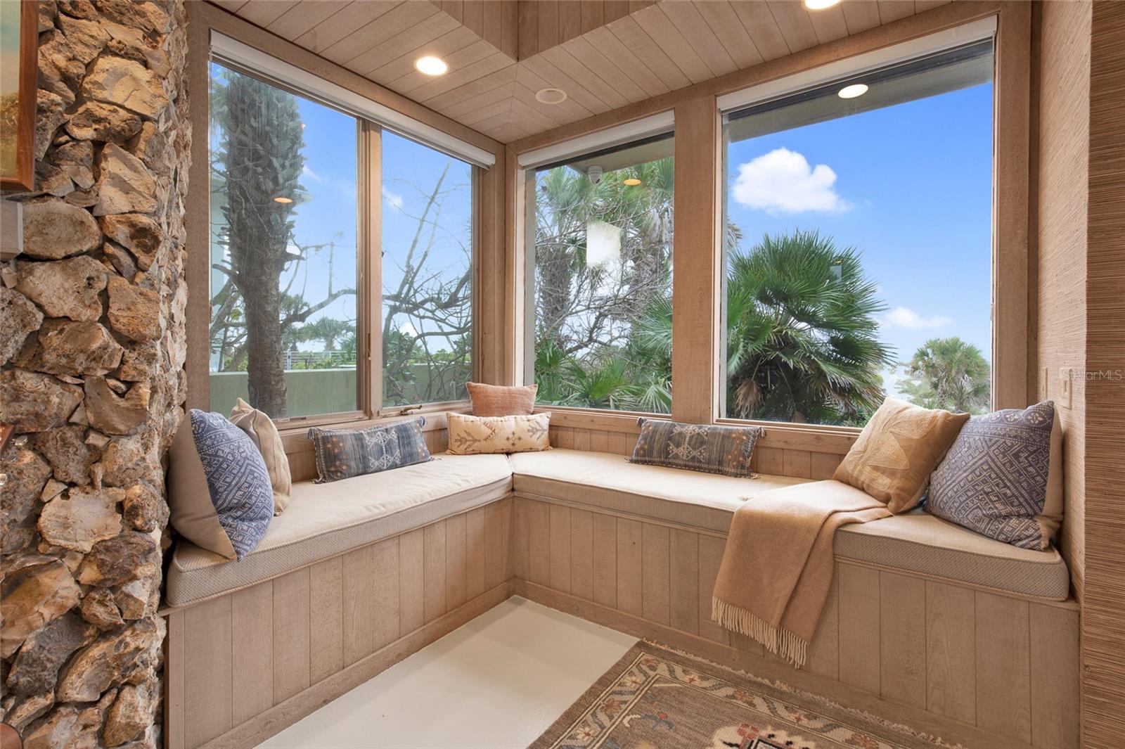 Listing photo id 27 for 1421 Atlantic Avenue