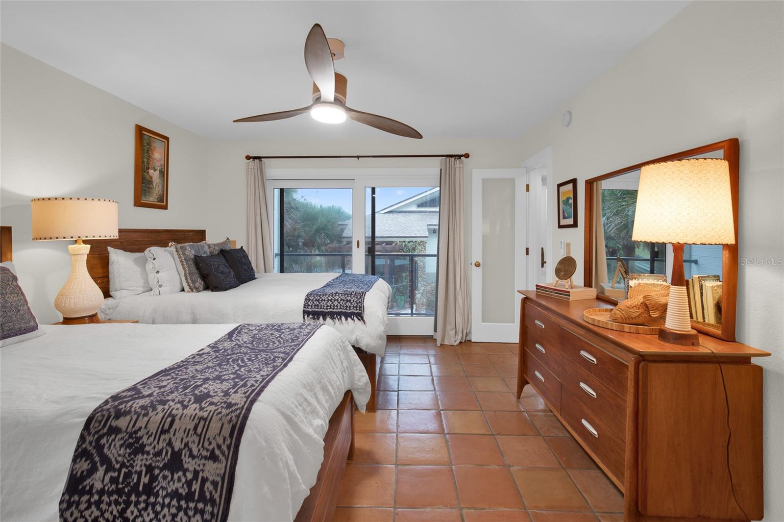 Listing photo id 47 for 1421 Atlantic Avenue