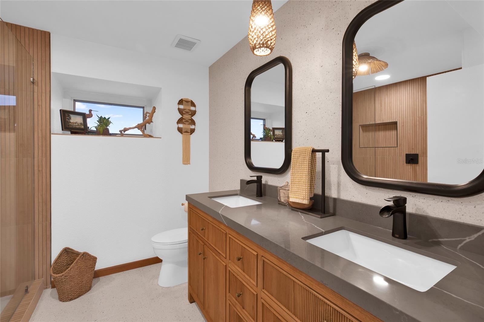 Listing photo id 48 for 1421 Atlantic Avenue