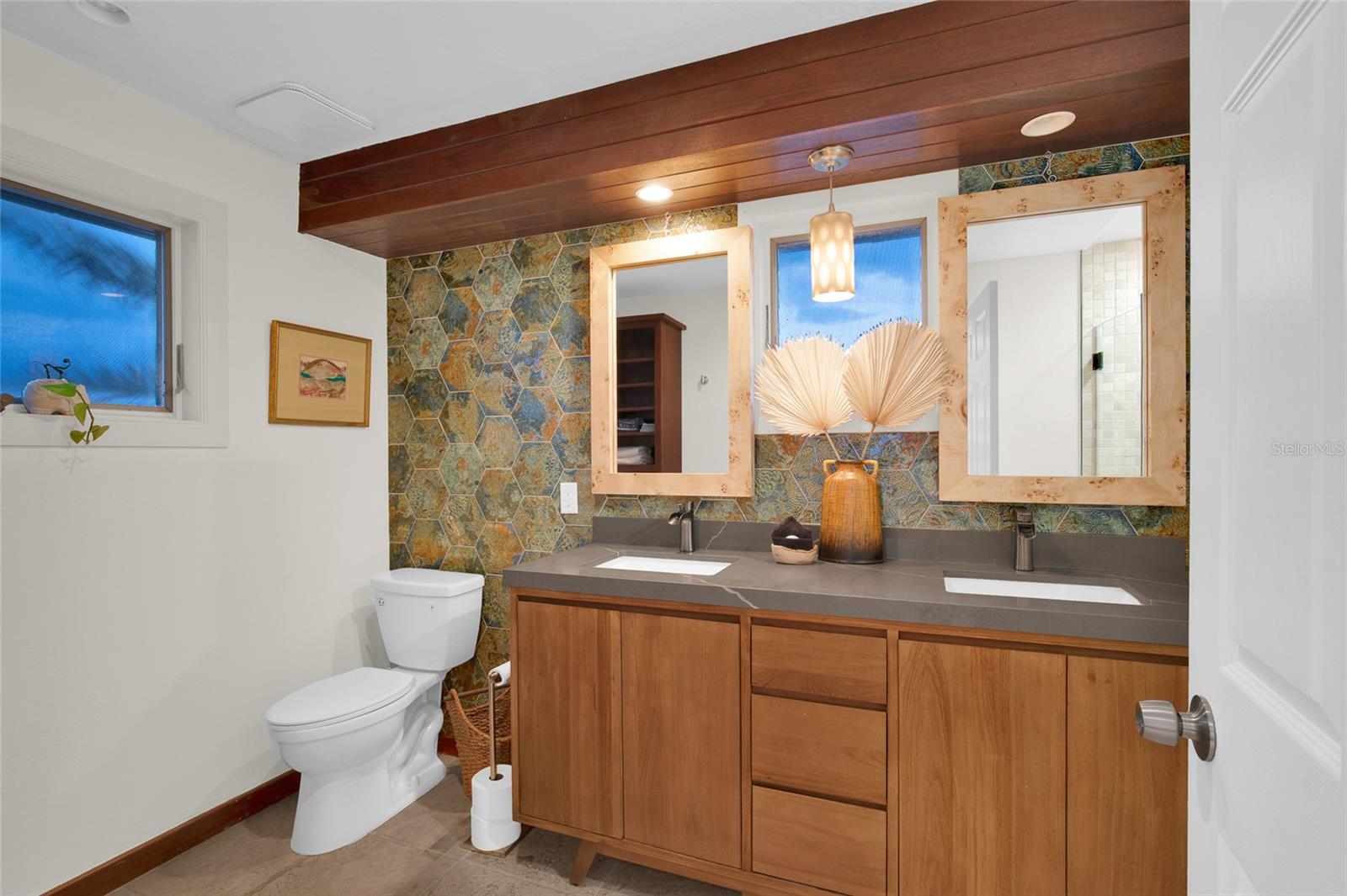 Listing photo id 72 for 1421 Atlantic Avenue