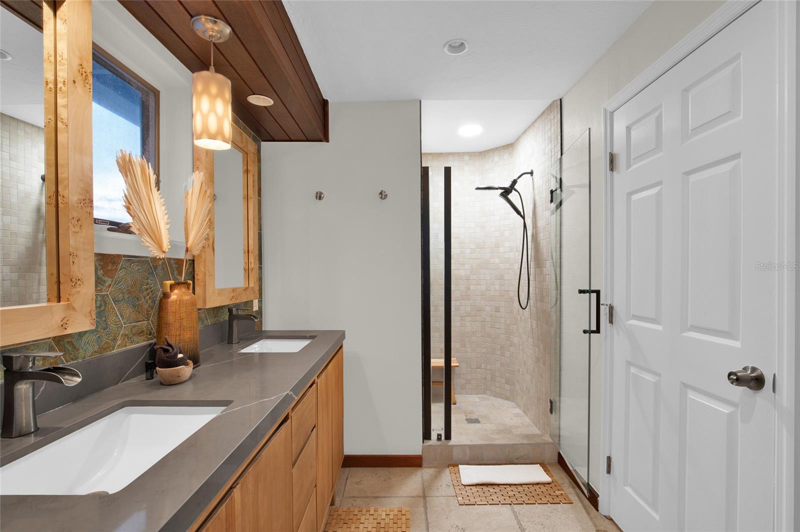 Listing photo id 73 for 1421 Atlantic Avenue