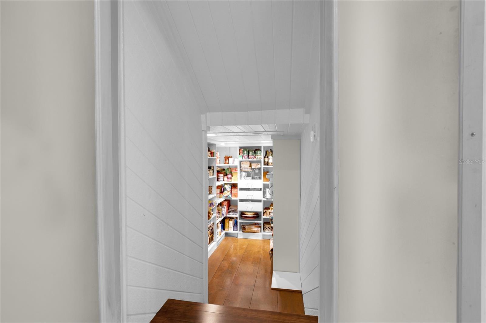 Listing photo id 83 for 1421 Atlantic Avenue