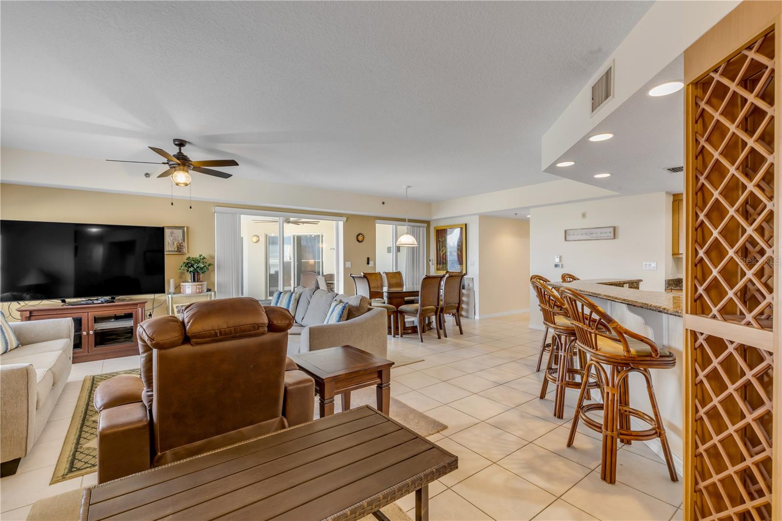Image 11 of 88 For 5300 Atlantic Avenue 8-601