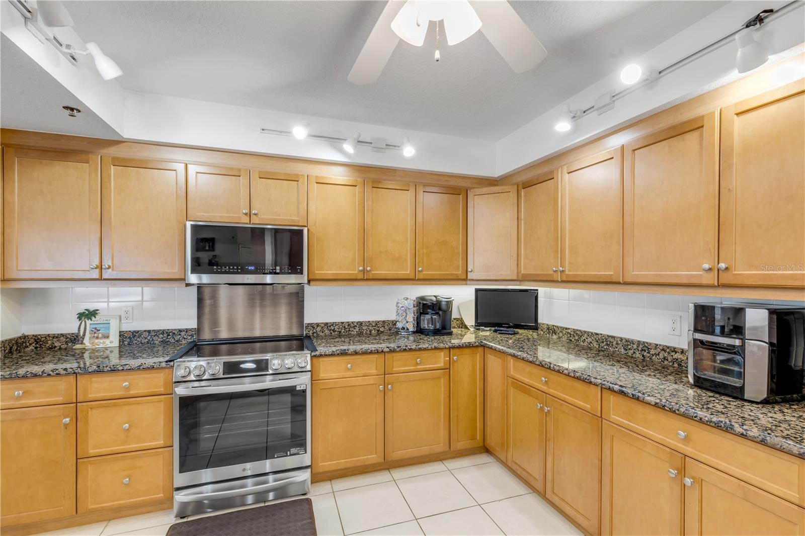 Image 17 of 88 For 5300 Atlantic Avenue 8-601
