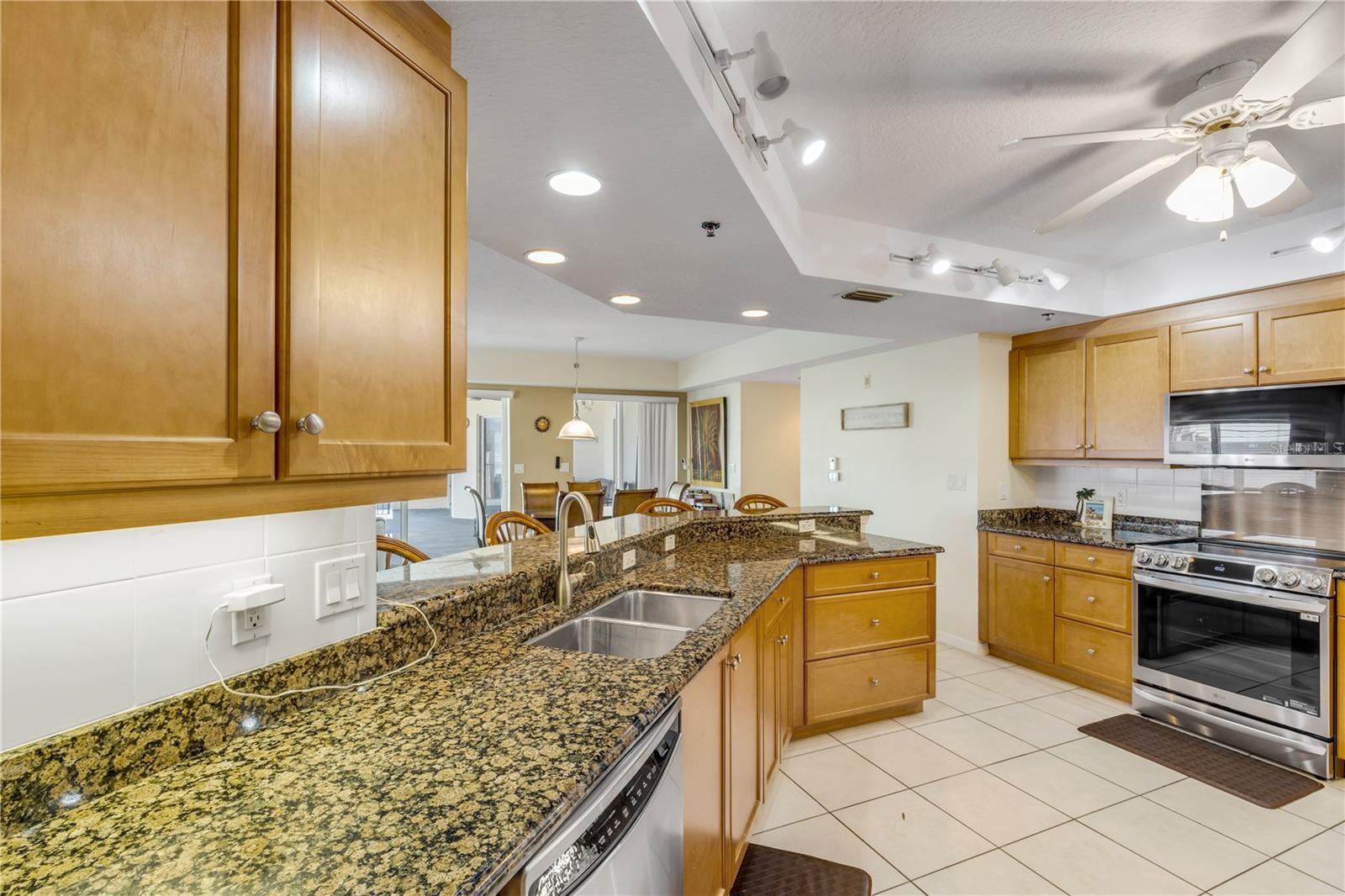 Image 19 of 88 For 5300 Atlantic Avenue 8-601