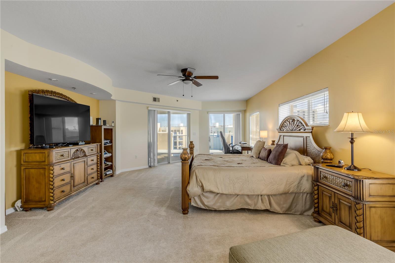 Image 26 of 88 For 5300 Atlantic Avenue 8-601