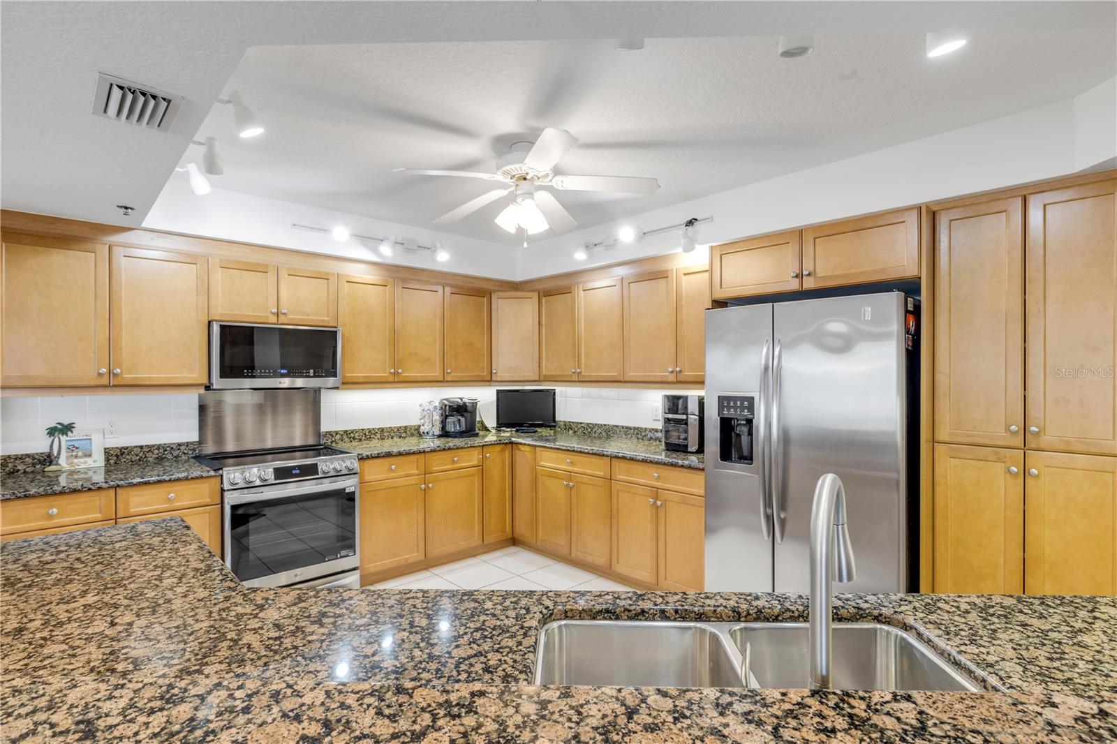 Image 3 of 88 For 5300 Atlantic Avenue 8-601