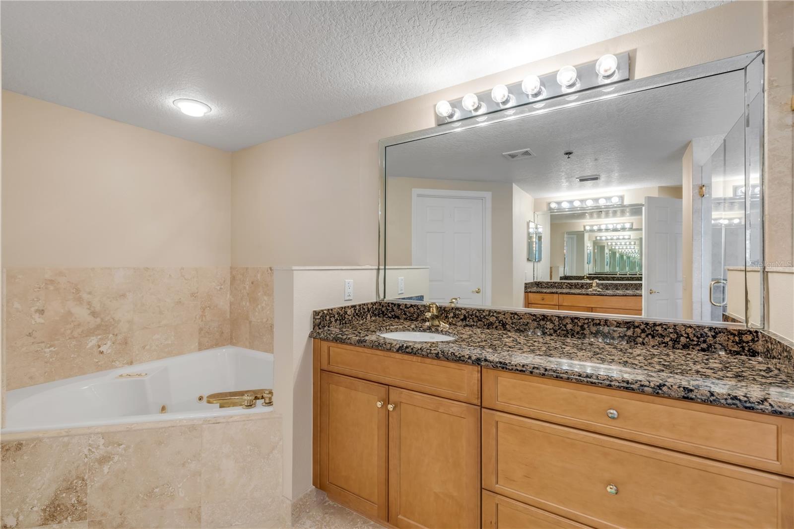 Image 34 of 88 For 5300 Atlantic Avenue 8-601