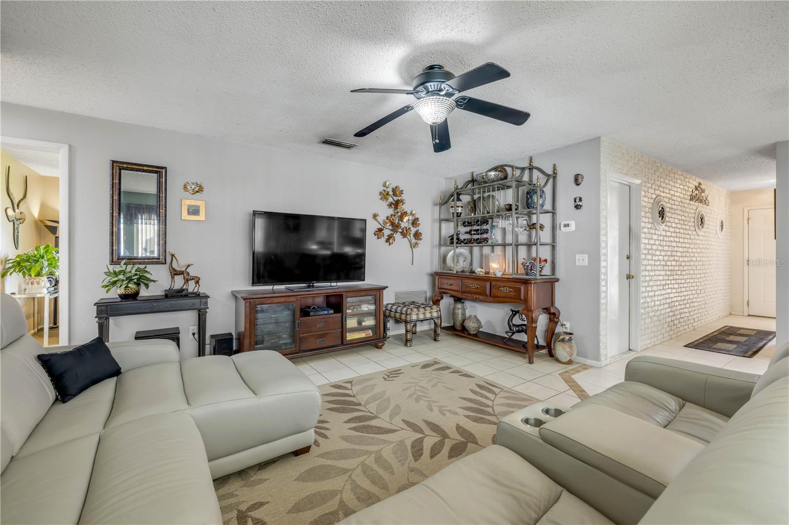 Image 18 of 39 For 1529 Sabal Palm Drive