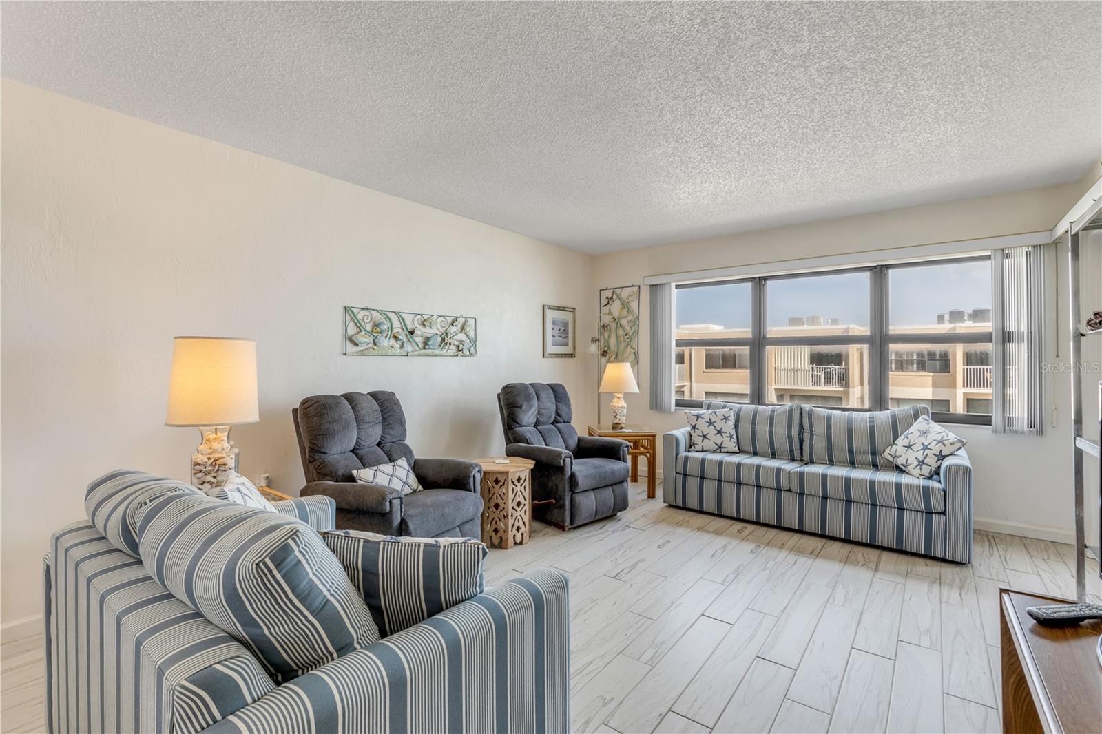 Image 10 of 32 For 4175 Atlantic Avenue 5270
