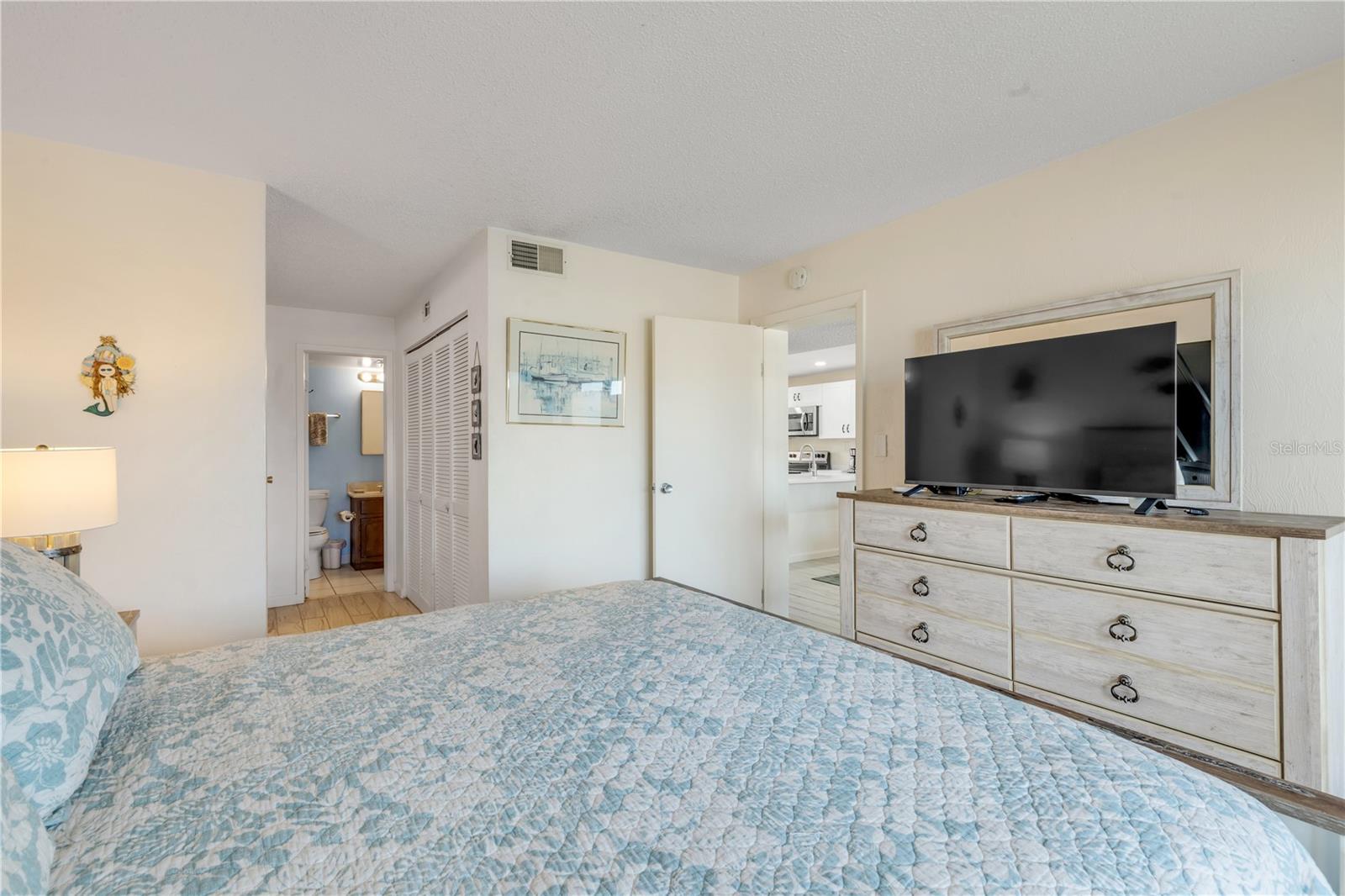 Image 17 of 32 For 4175 Atlantic Avenue 5270