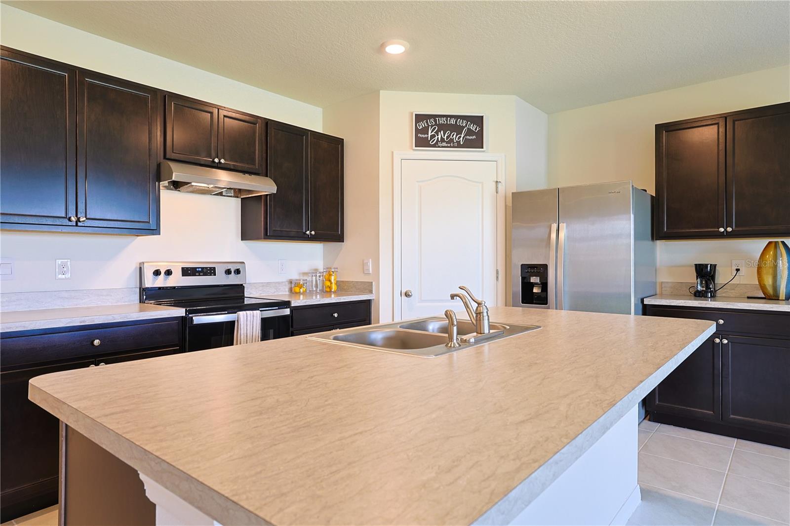 Image 10 of 39 For 2641 Neverland Drive