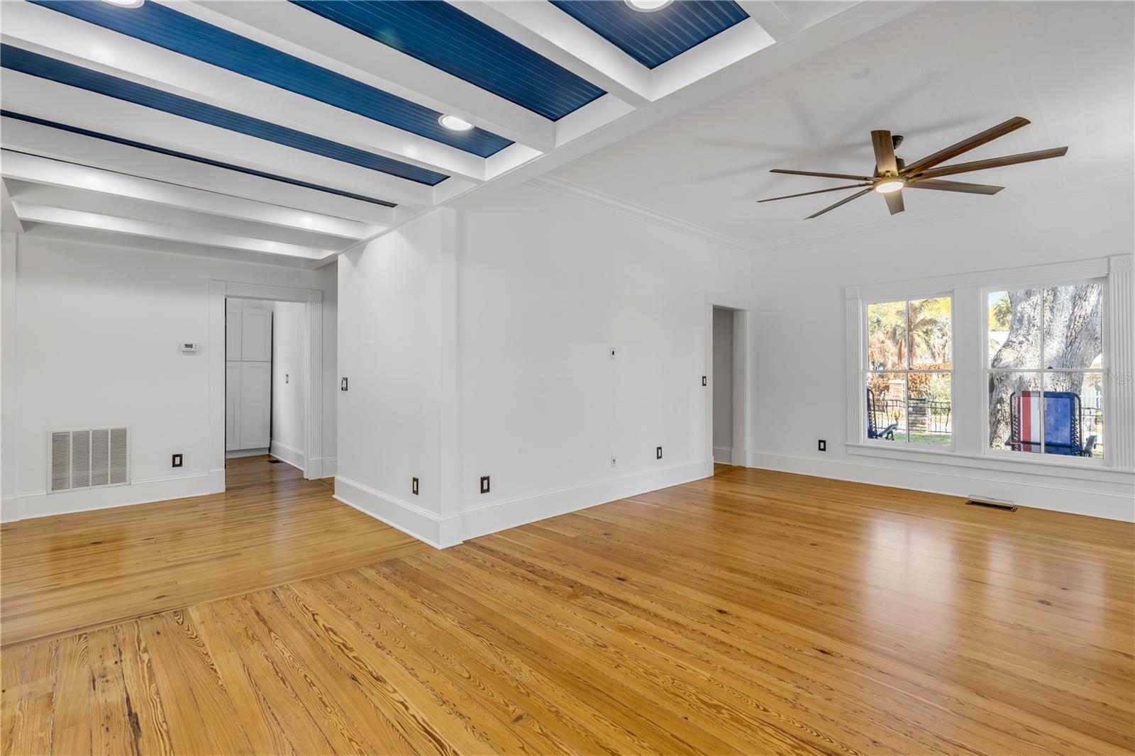 Image 12 of 88 For 532 Faulkner Street