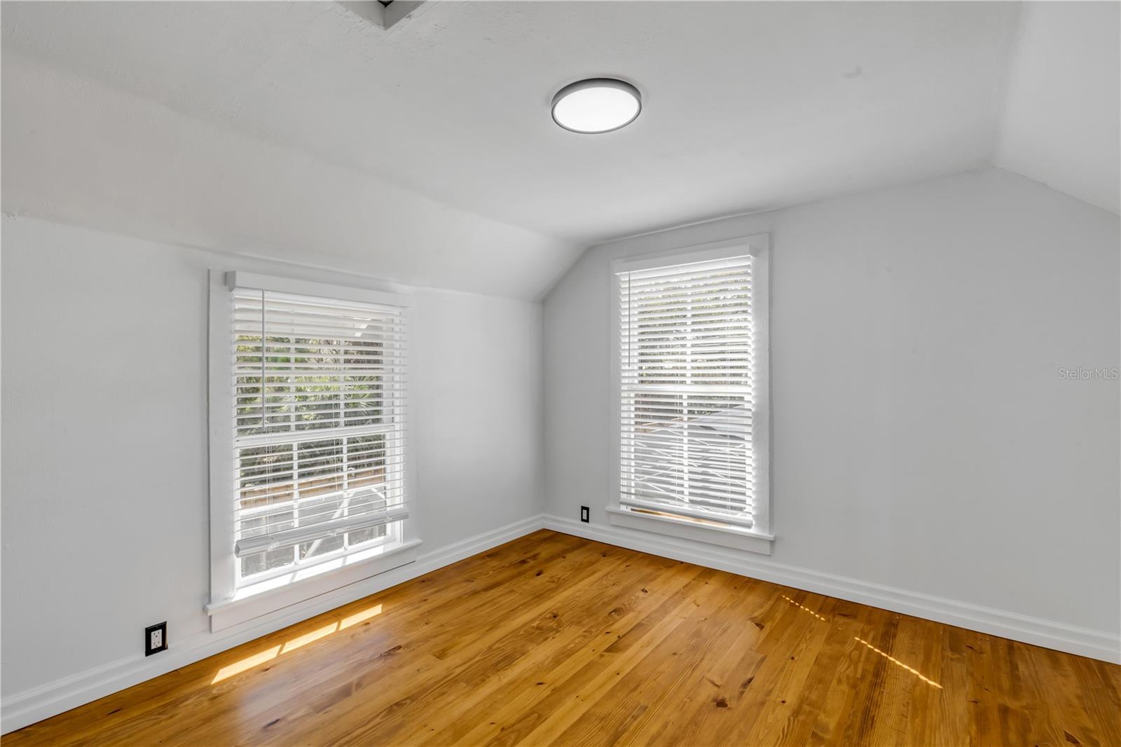 Image 46 of 88 For 532 Faulkner Street