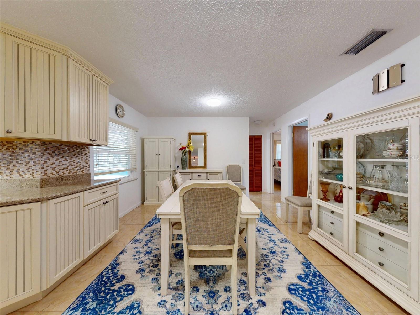 Image 14 of 45 For 4605 Saxon Drive