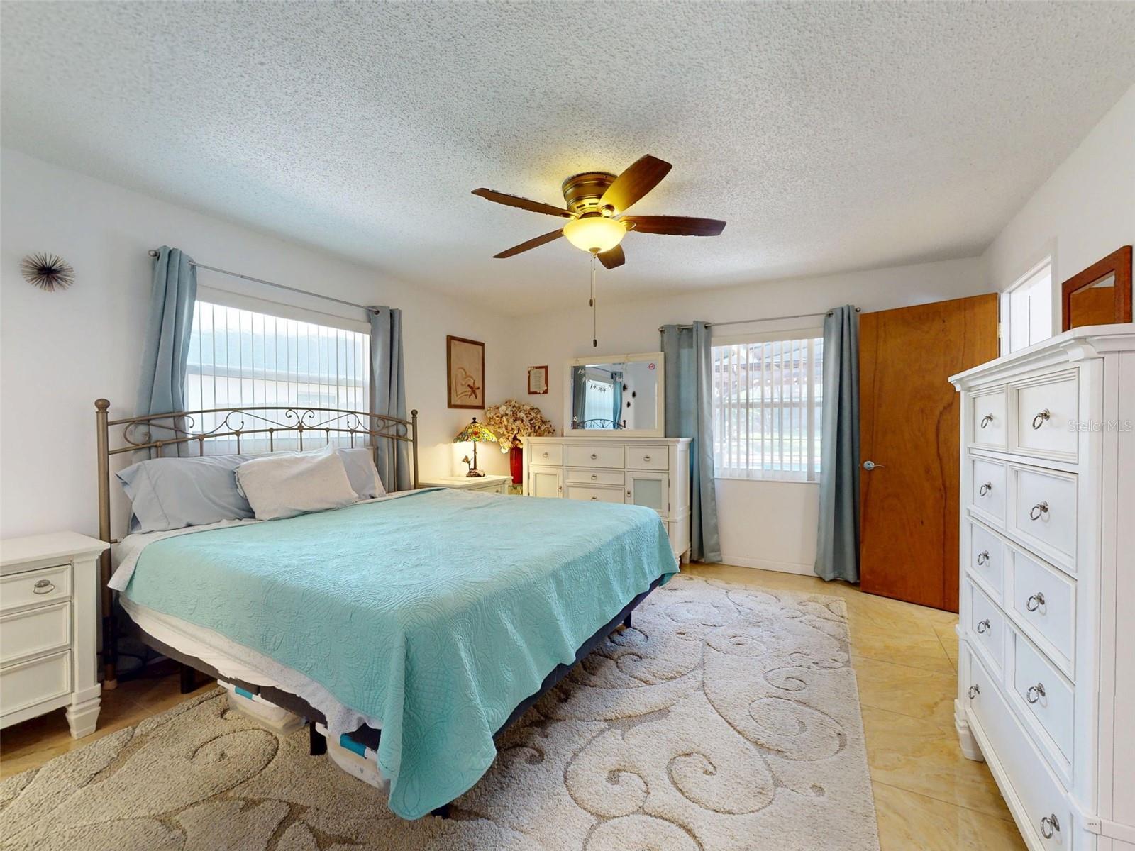 Image 17 of 45 For 4605 Saxon Drive