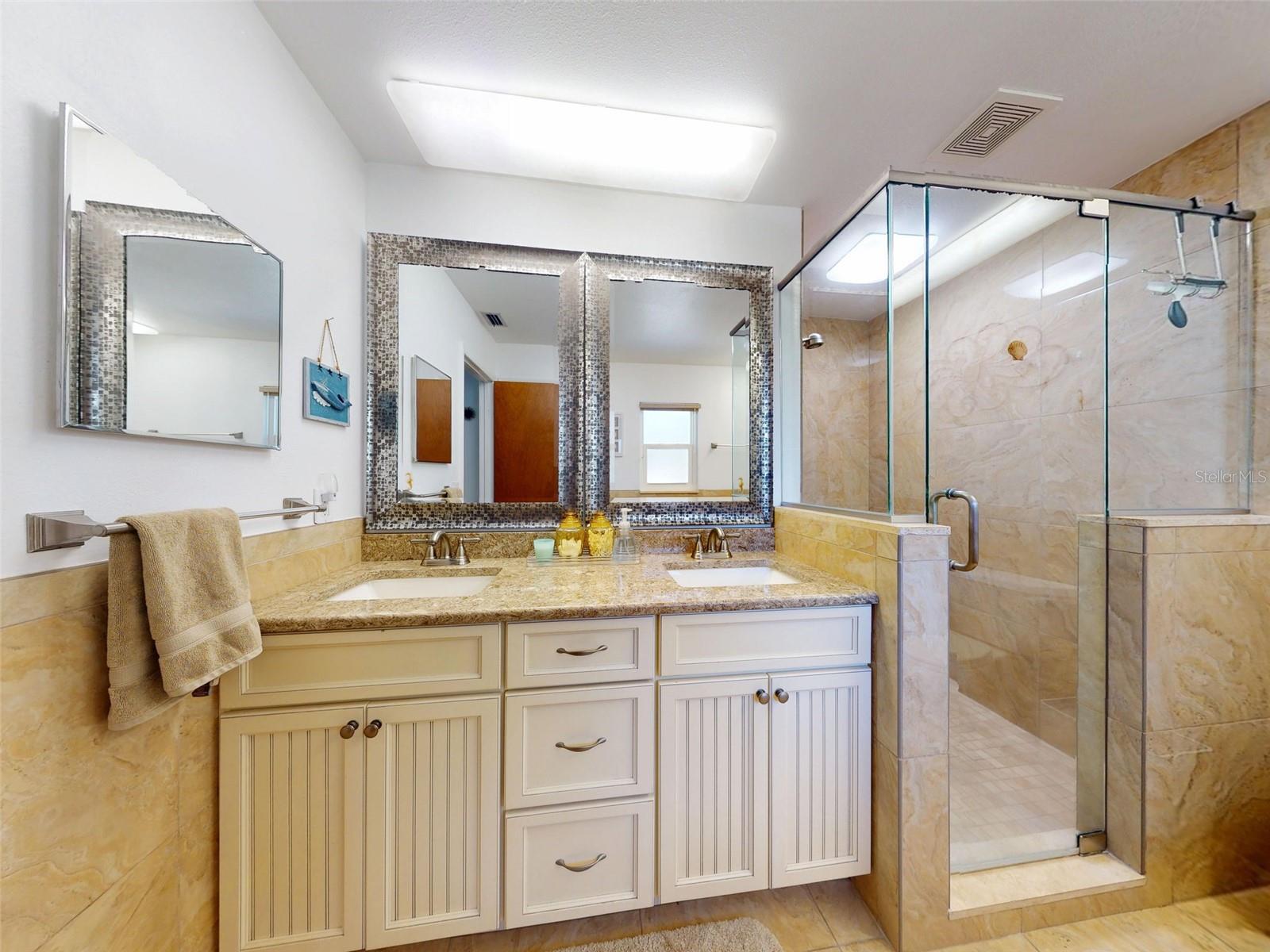 Image 19 of 45 For 4605 Saxon Drive