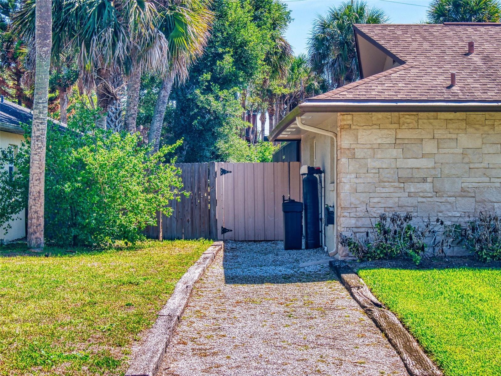 Image 38 of 45 For 4605 Saxon Drive