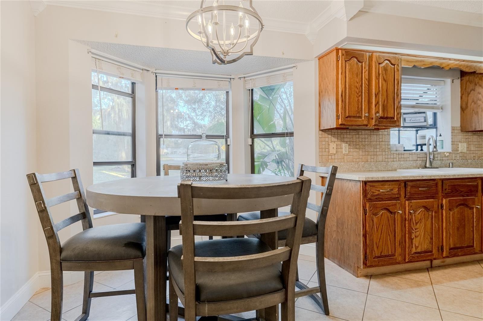 Image 6 of 39 For 821 Highpoint Drive