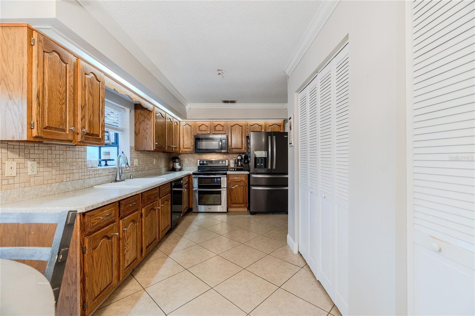 Image 8 of 39 For 821 Highpoint Drive